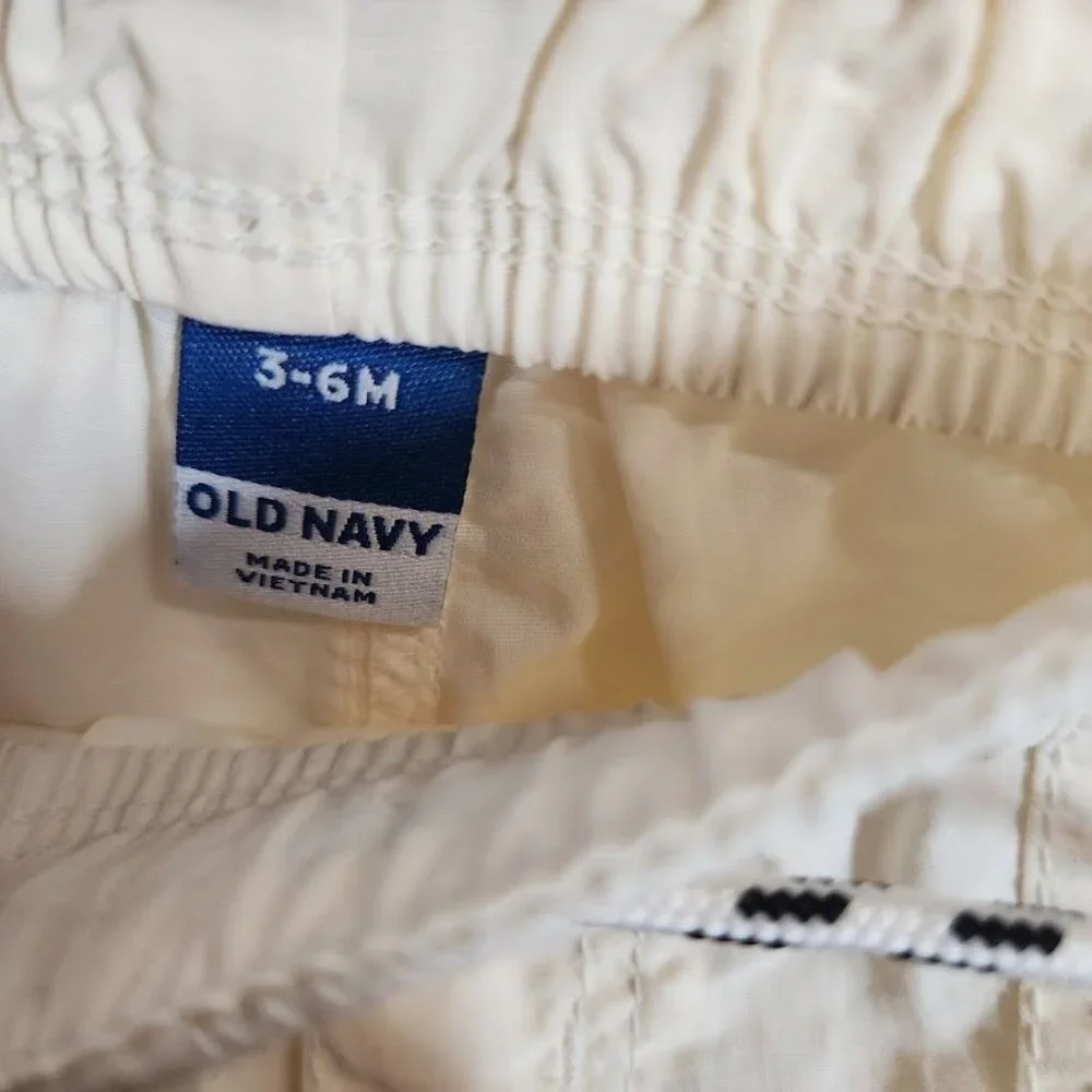 New Old Navy Functional-Drawstring Cargo Shorts for Baby in Cream Size 3-6 Month